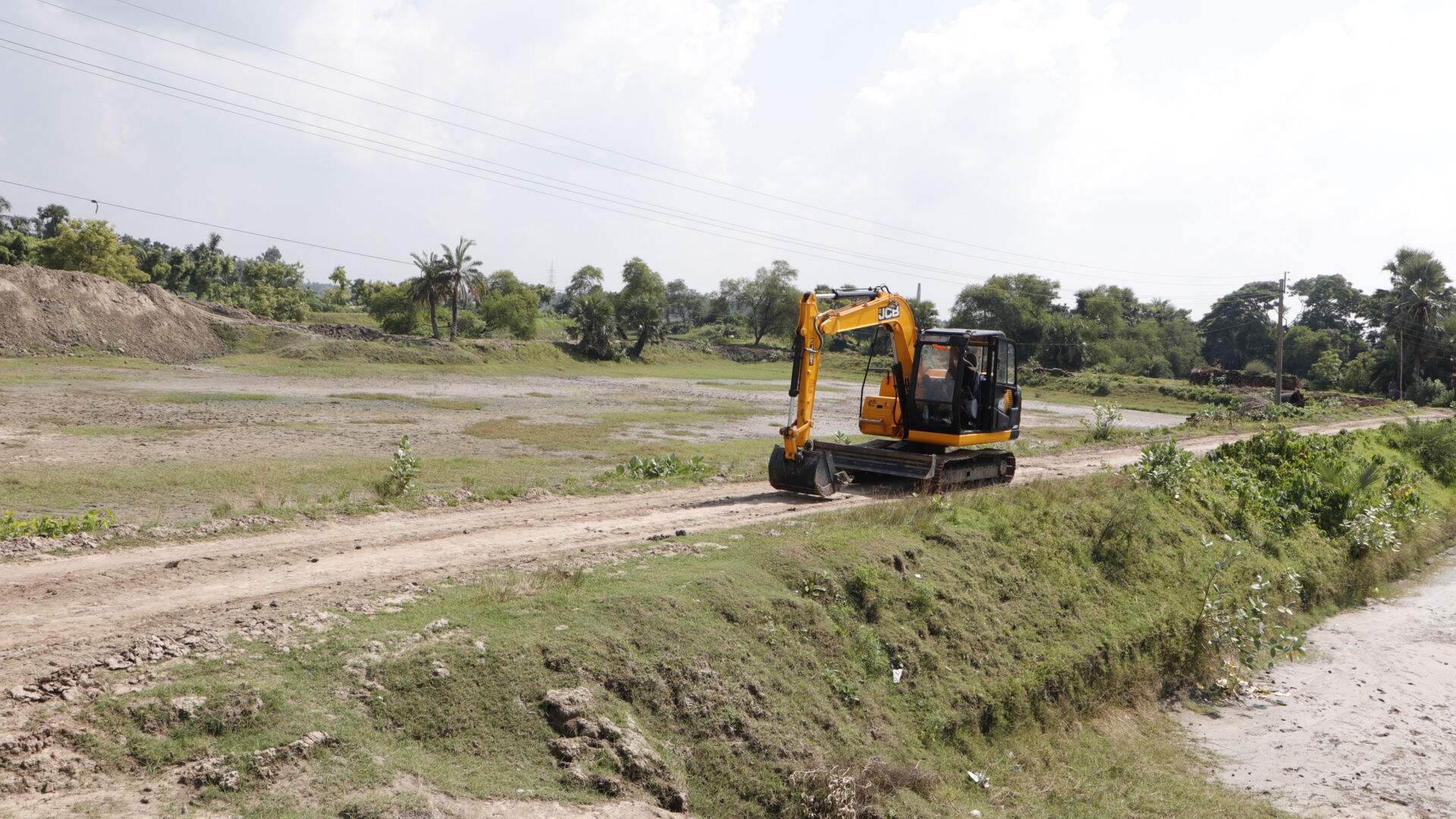 JS81 Tracked Excavator