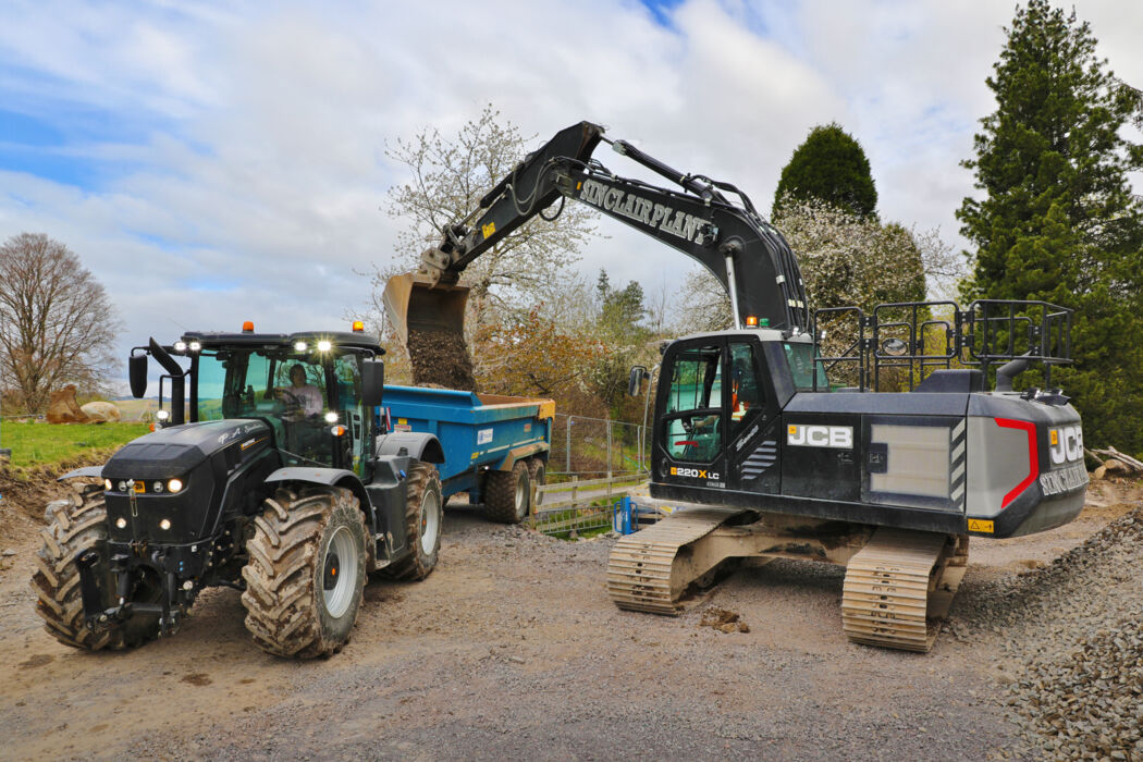 Black 220X & Fastrac Sinclair Plant Ltd 