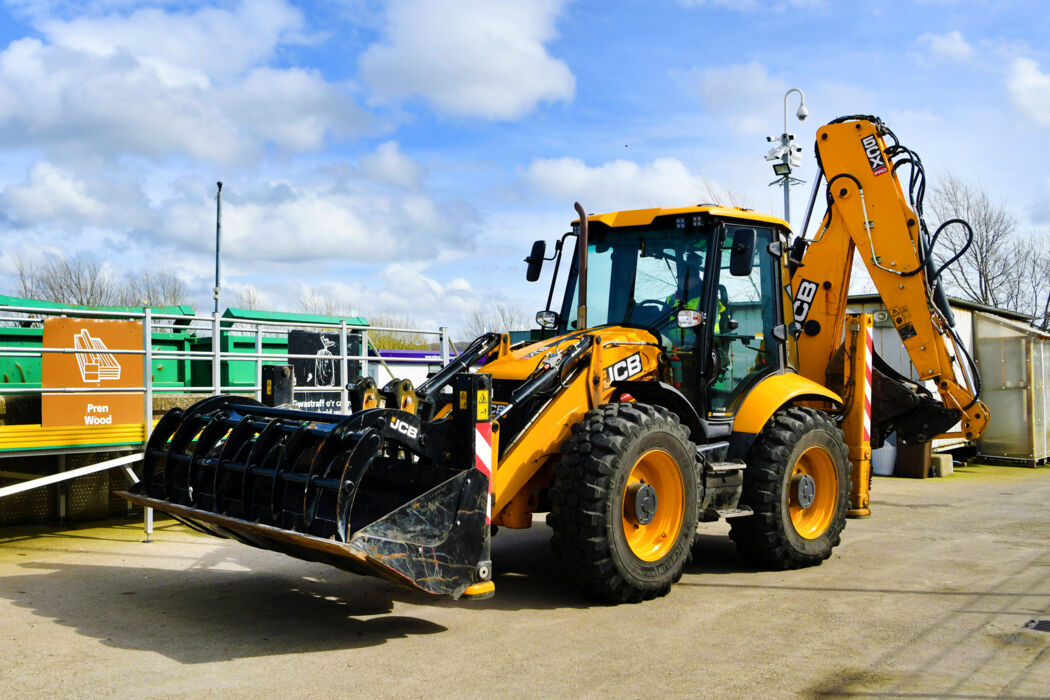 Bryson Recycling-5CX Pro-Backhoe Loader- Blog.2